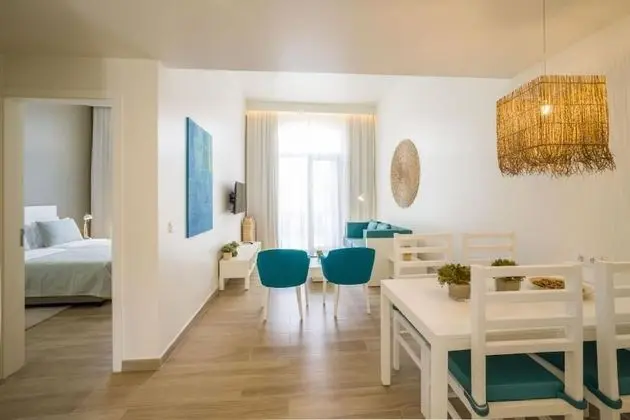 Family Tek Büyük veya İki Ayrı Yataklı Oda, Koy Manzaralı