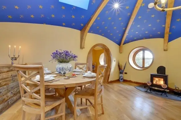 Luxury Ev, Banyolu/Duşlu, Üzüm Asması Manzaralı (Halfling Hollow)