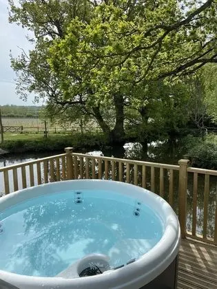 Luxury Kulübe, Engellilere Uygun, Banyolu/Duşlu (Avalon Waterside Lodge)
