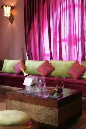 Romantic Tek Büyük Yataklı Oda, 1 Çift Kişilik Yatak, Havuz Kullanımı, Bahçeli