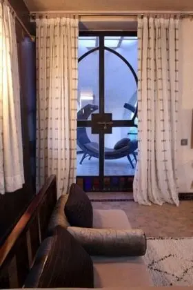 Senior Tek Büyük Yataklı Oda