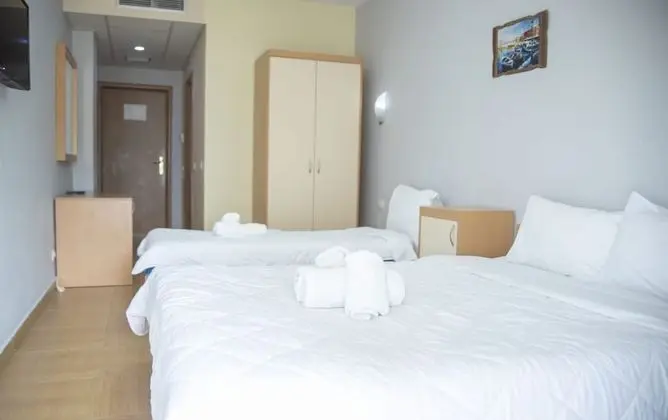 Üç Kişilik Oda