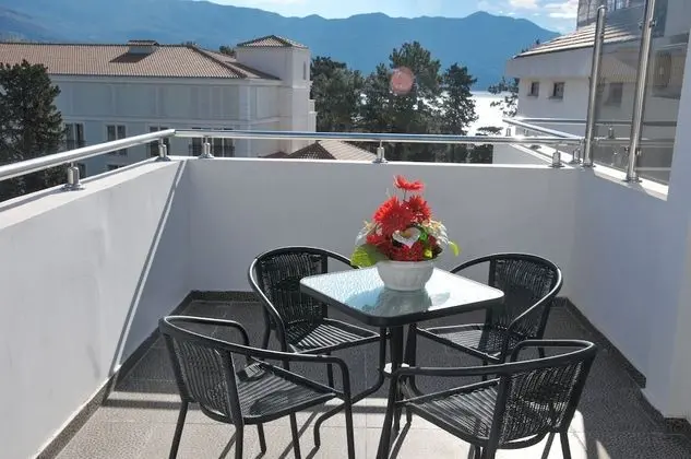 Tek Büyük veya İki Ayrı Yataklı Oda, Balkon