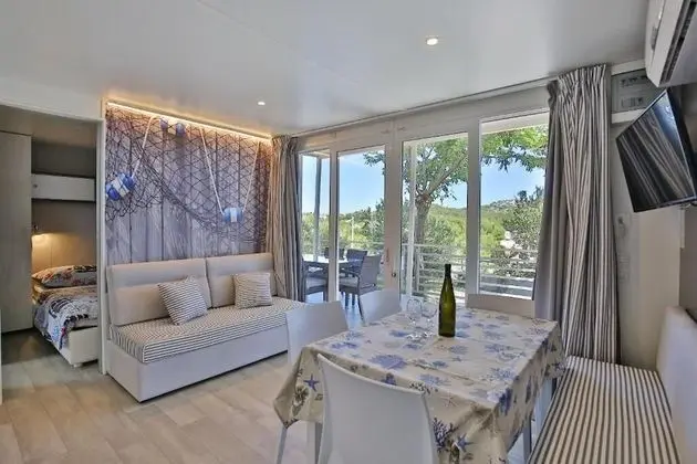 Premium Karavan, 2 Yatak Odası, Sigara İçilmez, Deniz Manzaralı