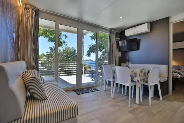 Premium Karavan, 2 Yatak Odası, Sigara İçilmez, Deniz Manzaralı