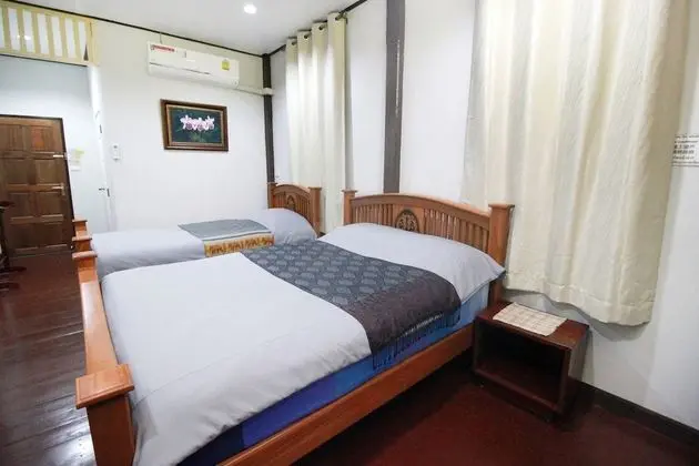 Standard Queen Room