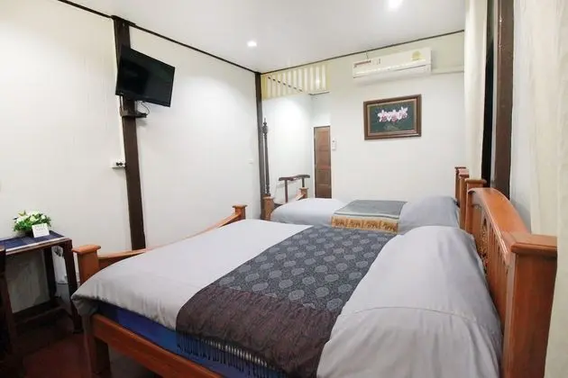 Standard Queen Room