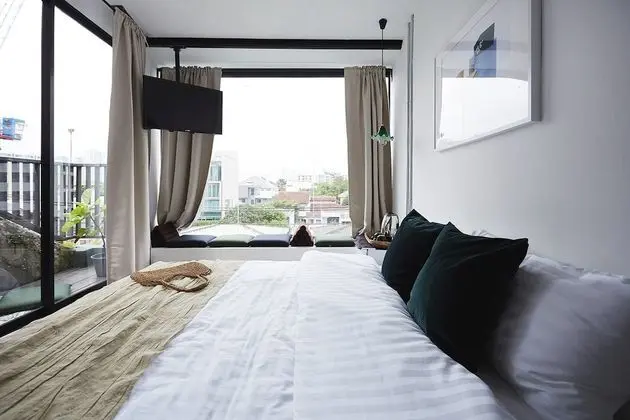 No.7 Top Corner View with Terrace