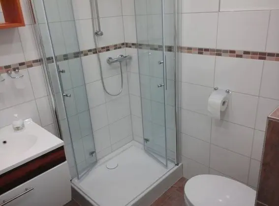 Tek Büyük Yataklı Oda (2 - Kammr, hoba)
