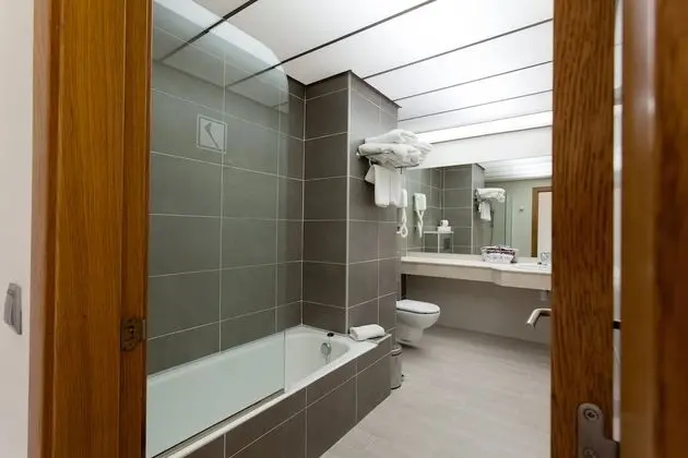 Standard Tek Büyük Yataklı Oda, Deniz Manzaralı, Kule (2 Adults + 1 Child)