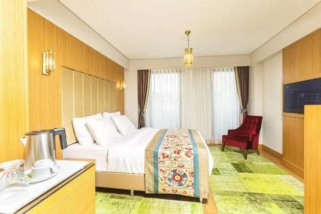 Deluxe Tek Büyük Yataklı Oda, 1 En Büyük (King) Boy Yatak, Sigara İçilmez, Bahçe Manzaralı