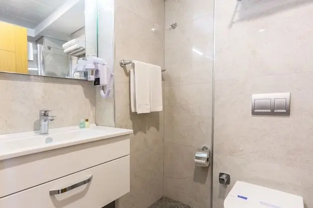 Deluxe Tek Büyük Yataklı Oda, 1 En Büyük (King) Boy Yatak, Sigara İçilmez, Bahçe Manzaralı