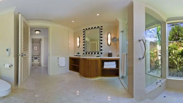 Luxury Villa, Bahçeli
