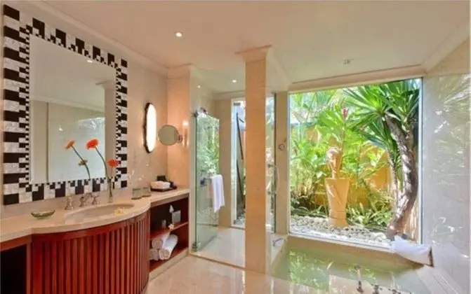 Luxury Villa, Bahçeli