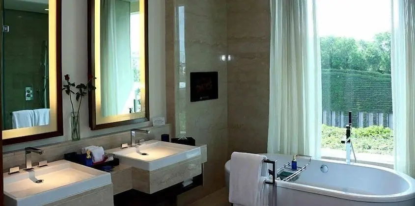 Luxury Oda