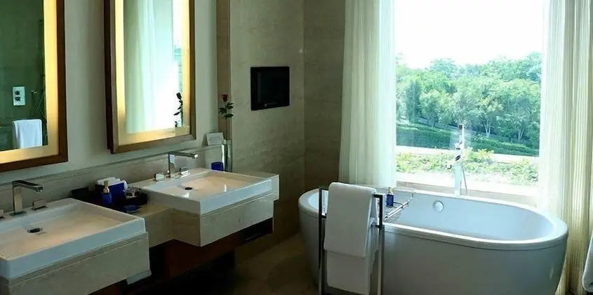 Luxury Oda