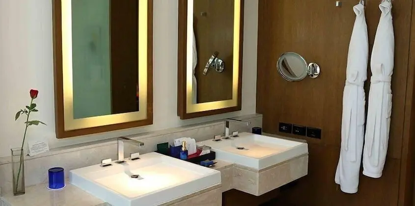 Luxury Oda