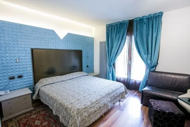 Üç Kişilik Oda