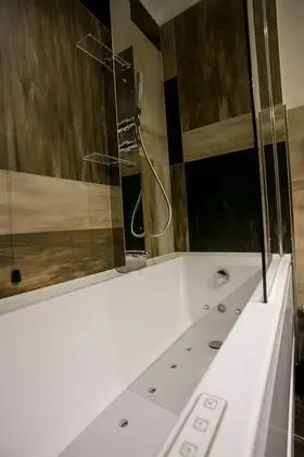 Üç Kişilik Oda