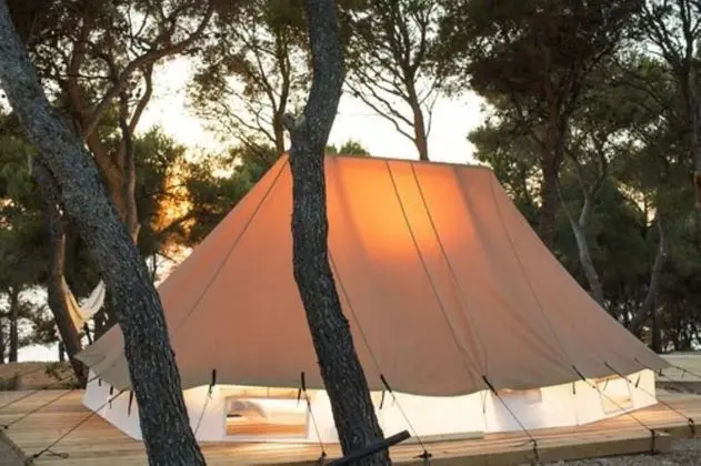 Classic Bell Tent (3-4 adults)