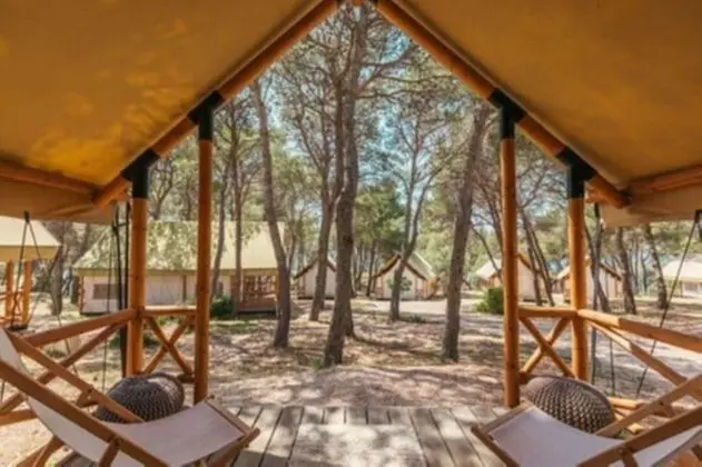 Forest Lodge (1-2 adults)