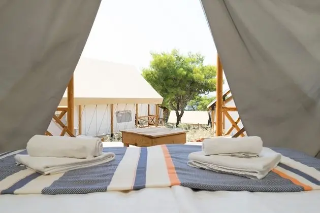 Forest Lodge (1-2 adults)