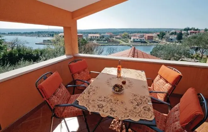 Apart Daire, 1 En Büyük (King) Boy Yatak ve Çekyat