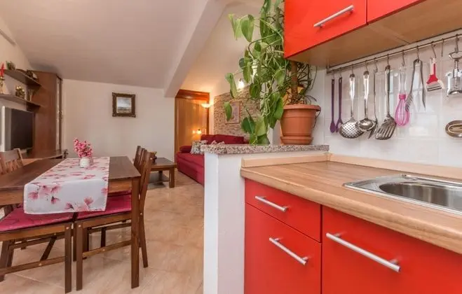 Apart Daire, 1 En Büyük (King) Boy Yatak ve Çekyat