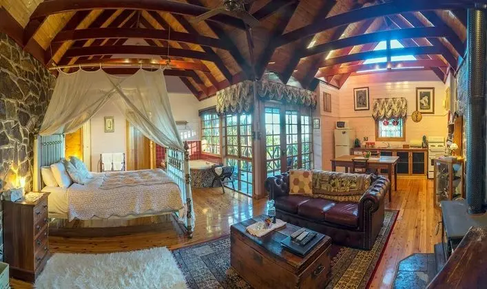 Romantic Kır Evi, 1 Büyük (Queen) Boy Yatak (Owls Croft)