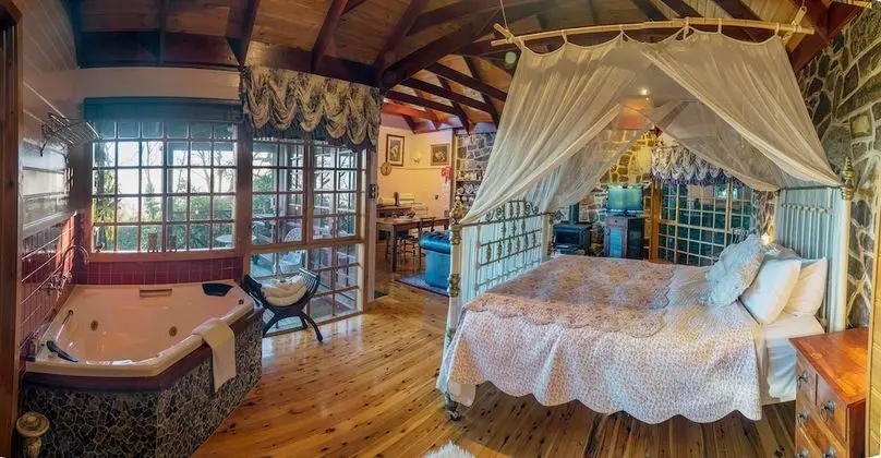 Romantic Kır Evi, 1 Büyük (Queen) Boy Yatak (Owls Croft)