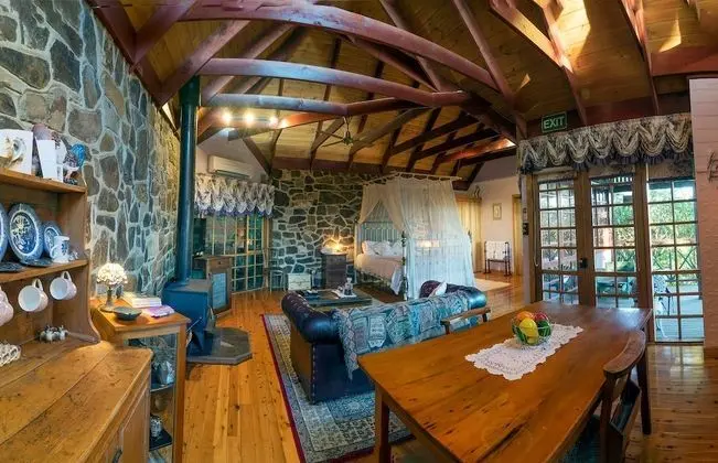 Romantic Kır Evi, 1 Büyük (Queen) Boy Yatak (Owls Croft)