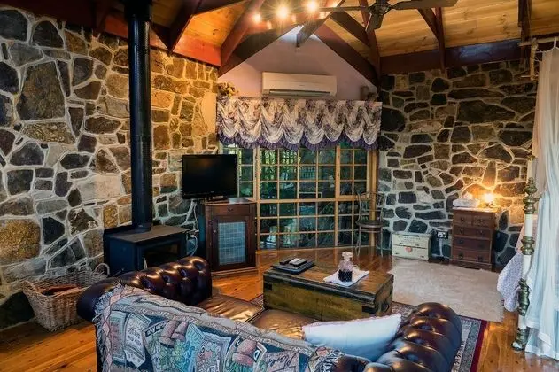 Romantic Kır Evi, 1 Büyük (Queen) Boy Yatak (Owls Croft)