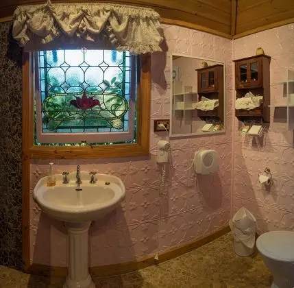 Romantic Kır Evi, 1 Büyük (Queen) Boy Yatak (Owls Croft)