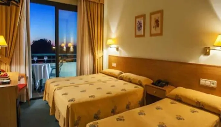 Tek Büyük Yataklı Oda, Havuz Manzaralı (cama extra adulto)