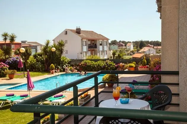 Tek Büyük Yataklı Oda, Havuz Manzaralı (cama extra niño)