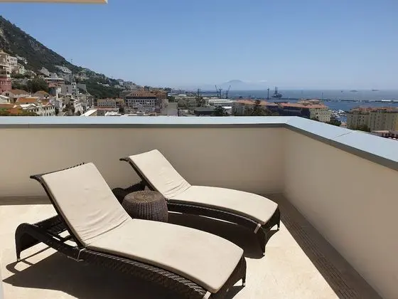 Executive Oda, Balkon