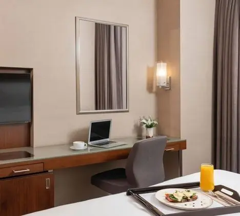 Standart Oda, Şehir Manzaralı