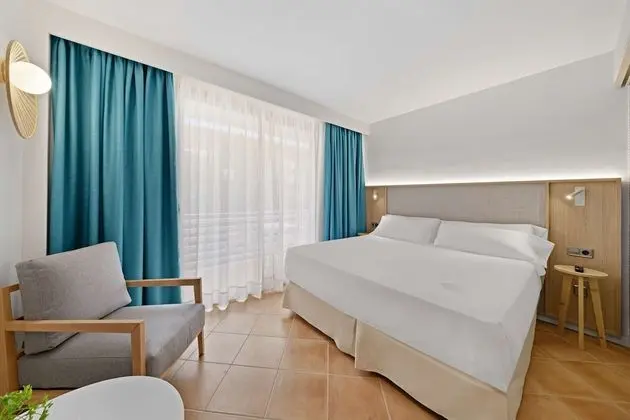 Tek Büyük Yataklı Oda (2 Adults +1 Child)