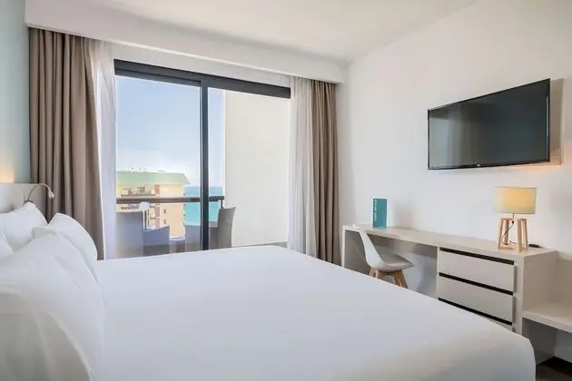 Superior Tek Büyük Yataklı Oda, Balkon, Kısmi Deniz Manzaralı