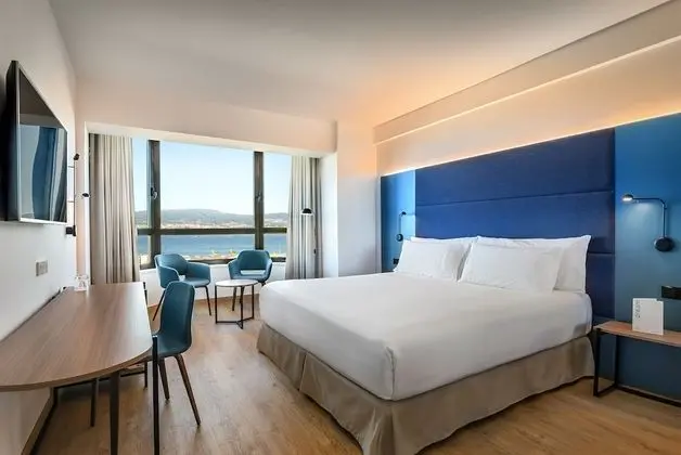 Superior Oda (King Bed and Estuary View)