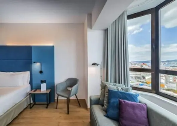 Superior Oda (King Bed and Estuary View)