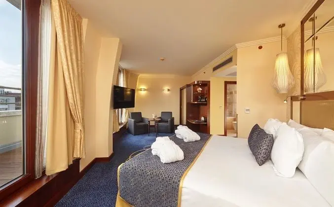Deluxe Oda (with View, 2 adults + 1 child)