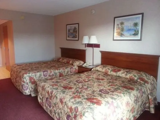 Queen Room, 2 Queen Bed, Side View