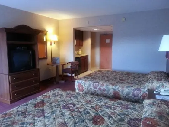 Queen Room, 2 Queen Bed, Side View