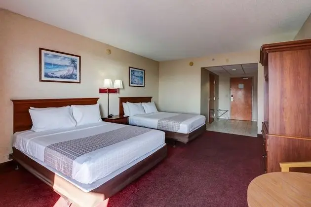 Queen Room, 2 Queen Bed, Side View