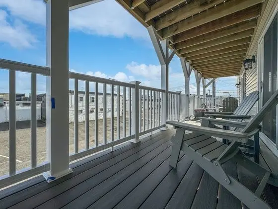 Long View Suite, Studio