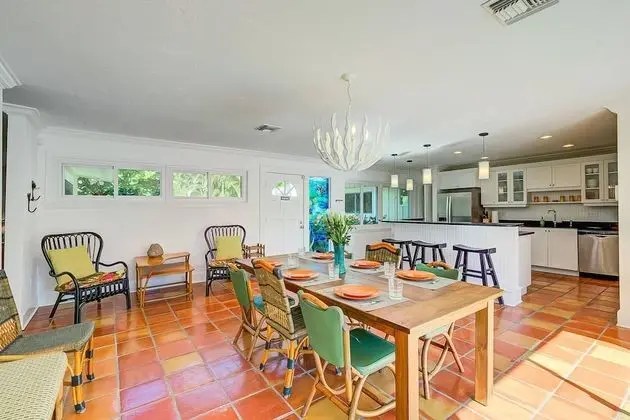 Ev (Ocean Beach Gleason Home)