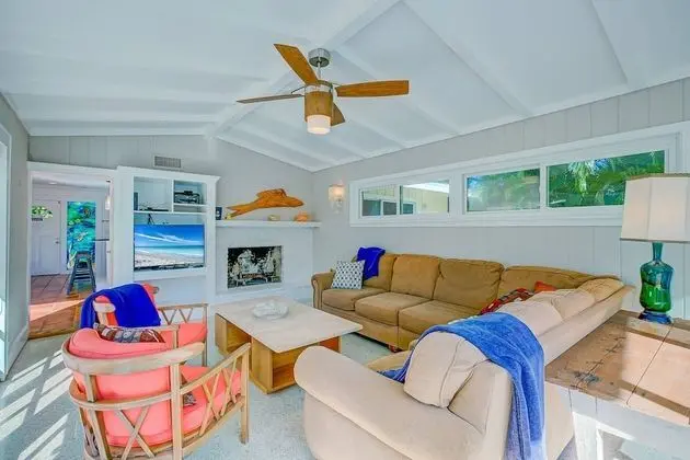Ev (Ocean Beach Gleason Home)