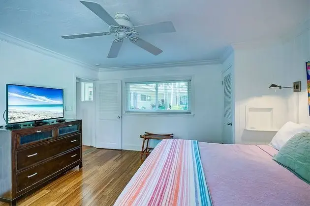 Ev (Ocean Beach Gleason Home)