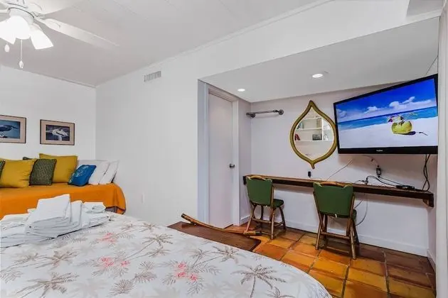 Ev (Ocean Beach Gleason Home)